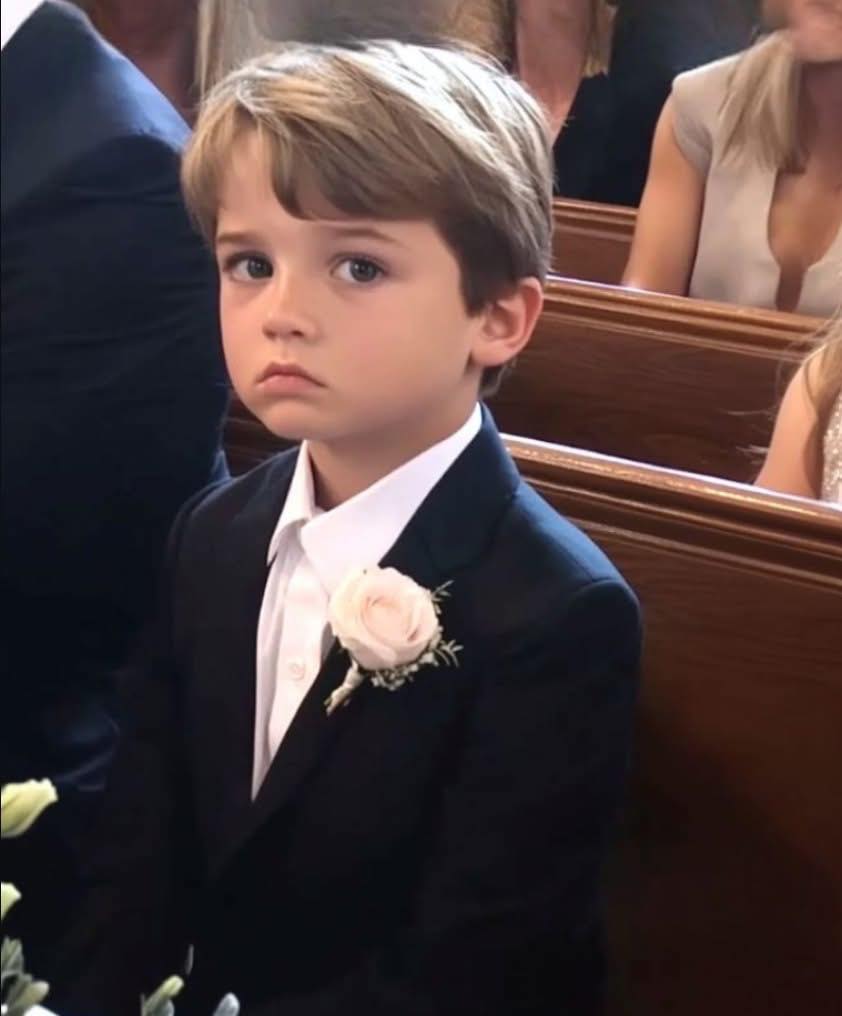 La nunta surorii mele, fiul meu de șapte ani m-a apucat brusc de mână și a șoptit