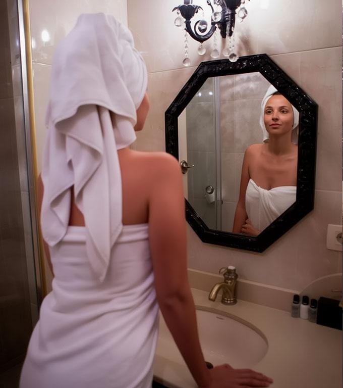 Ziua de naștere a prietenei. Dacă invitața ar fi știut ce o așteaptă, probabil că nu s-ar fi grăbit.