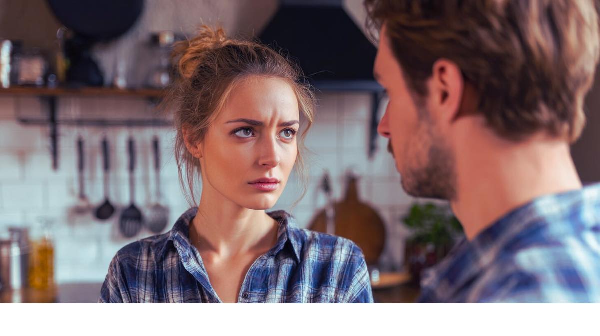 Mama ta are apartamentul ei, să stea acolo! La noi nu are ce căuta!